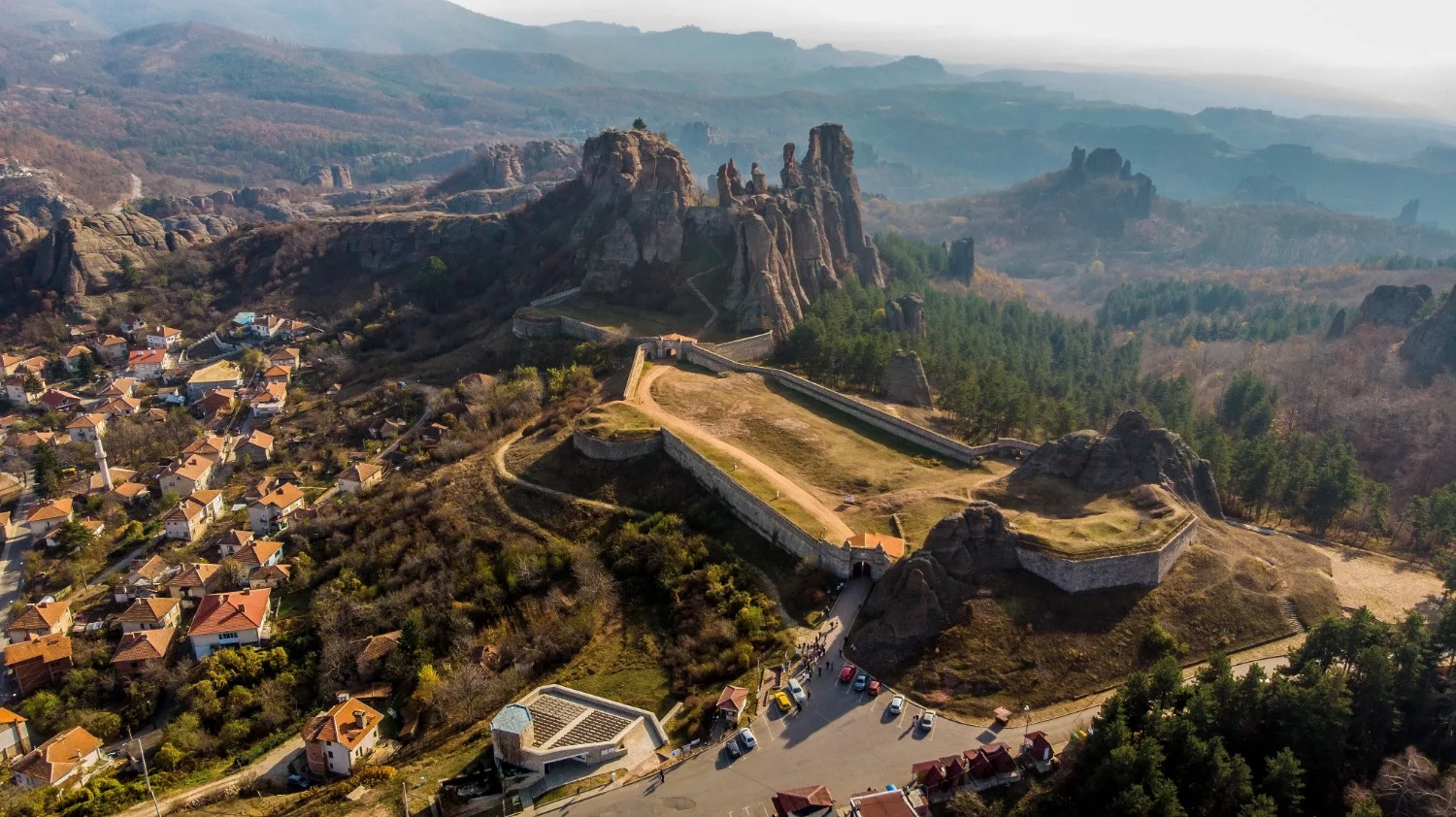 Dating back to the third century, the Belogradchik fortress sits between the Balkan Mountains and Danube Plain, which it overlooks.  